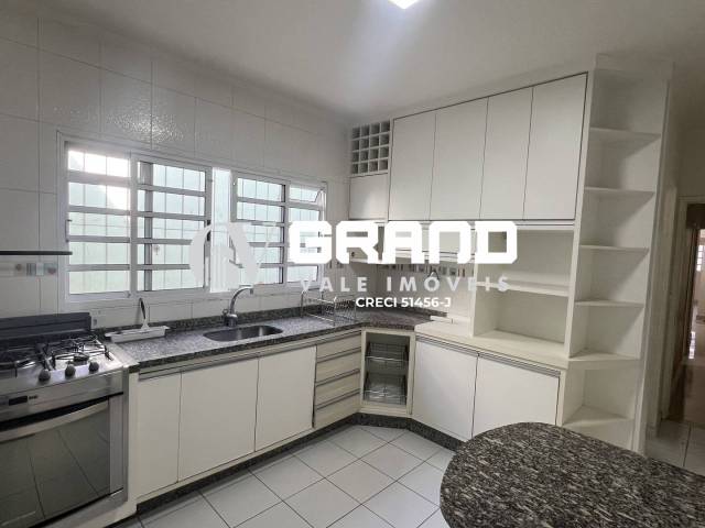 Sobrado para Venda em São José dos Campos - 4