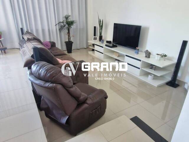 Casa para Venda em São José dos Campos - 4