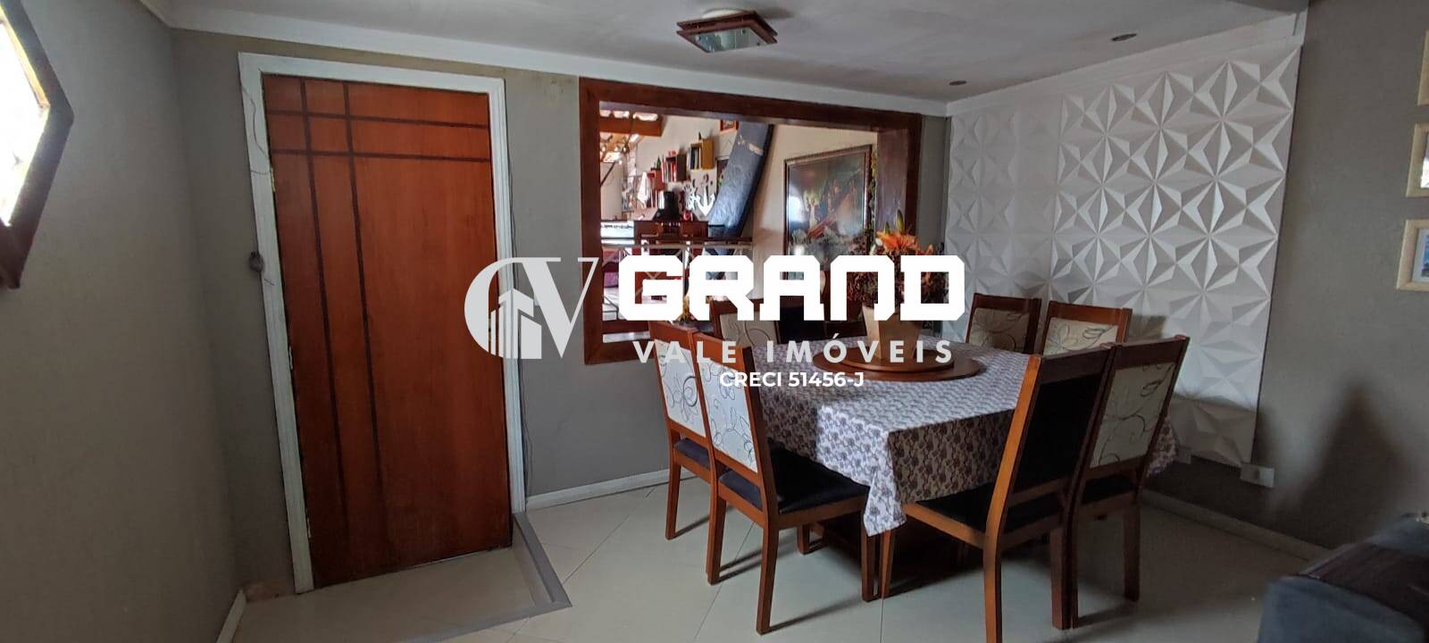 Casa, 4 quartos, 220 m² - Foto 1