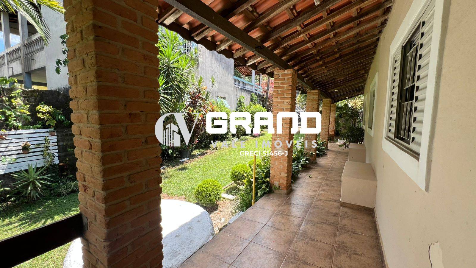 Chácara, 3 quartos, 1400 m² - Foto 1