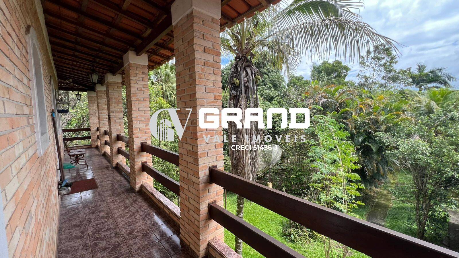 Chácara, 3 quartos, 1821 m² - Foto 1