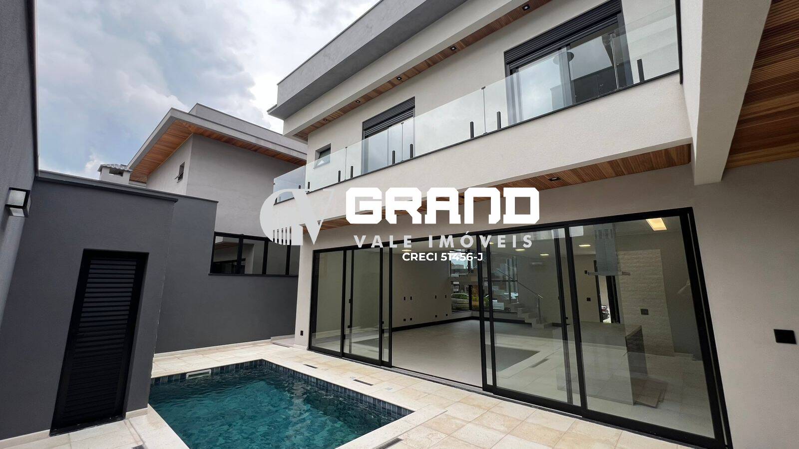 Casa, 4 quartos, 290 m² - Foto 1